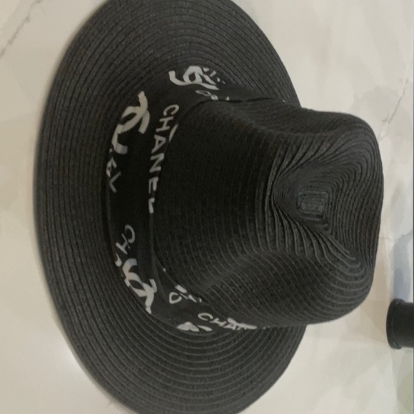 Beach Hat - Picture 3 of 6